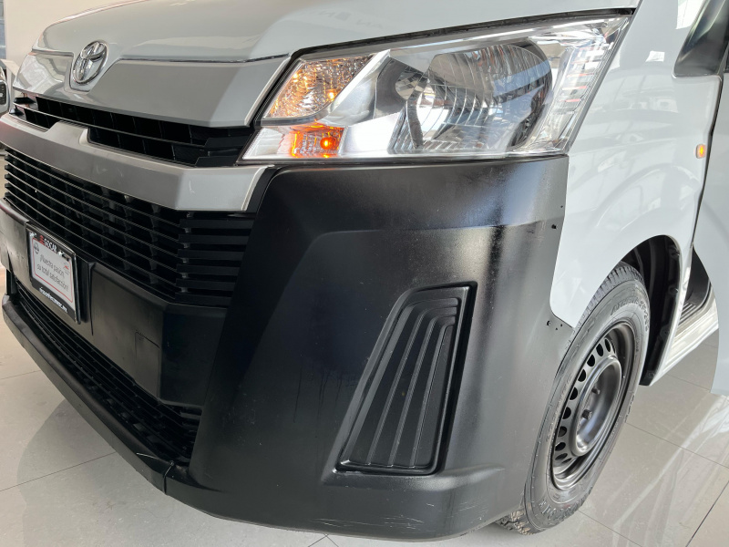 Toyota Comerciales Hiace Panel 5 pts. DX Superlarga, toldo alto, TM5 (línea nueva) 2020